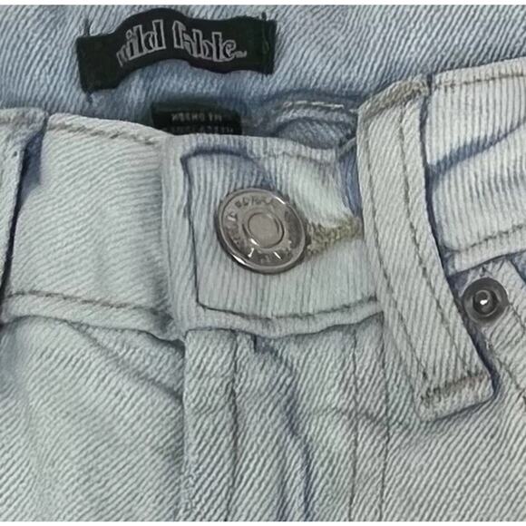 Wild Fable Women’s Ultra Light Wash Super-High Rise Tapered Jeans - Picture 6 of 8